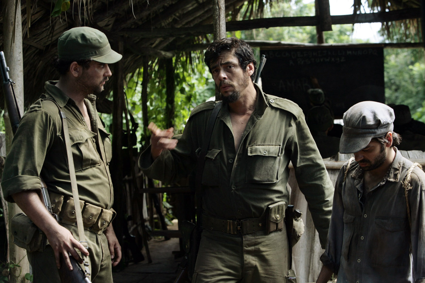 Alfredo De Quesada, Benicio Del Toro and Carlos Ruiz on the set of Che, Part 1: The Argentine