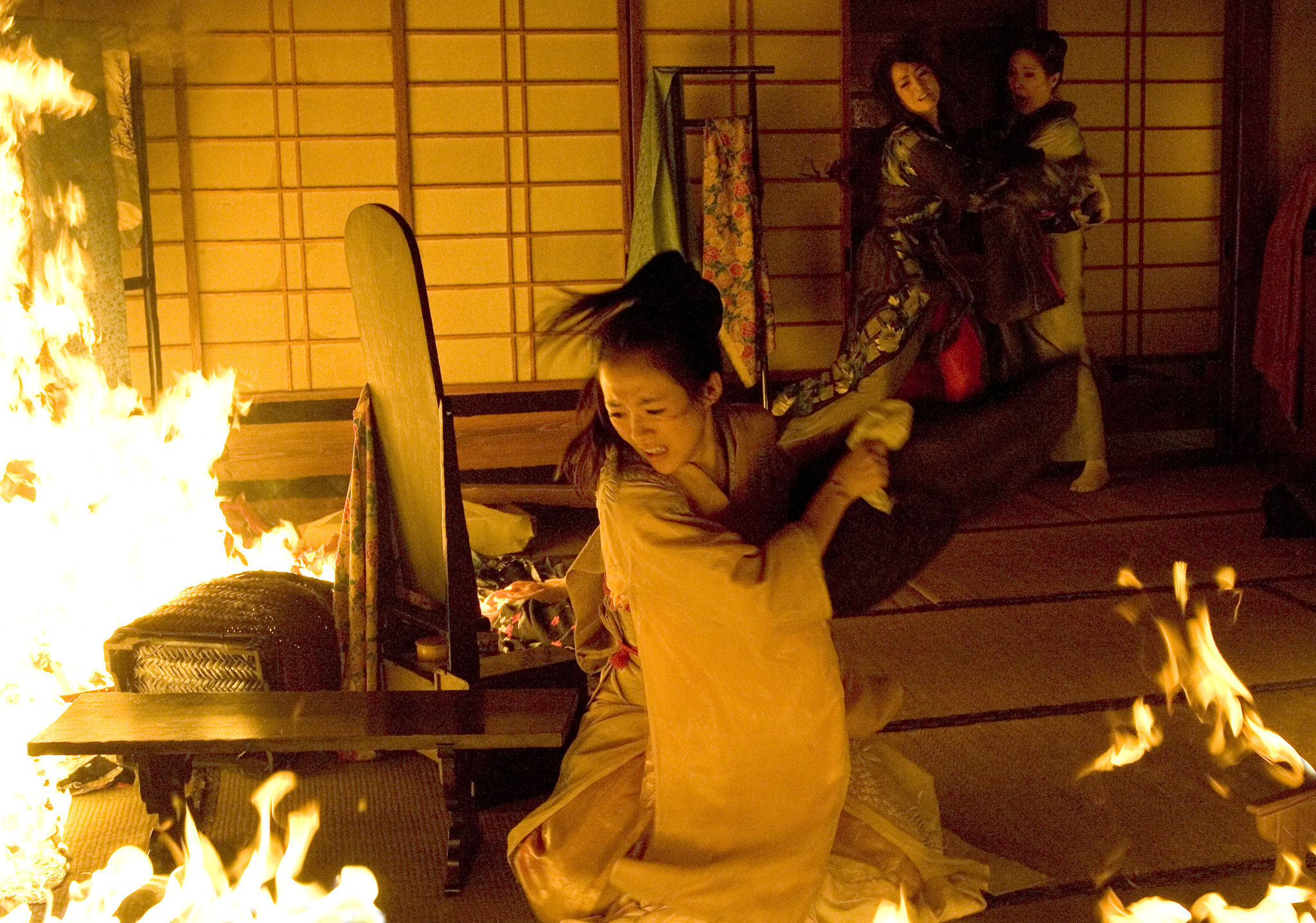 Still of Li Gong, Kaori Momoi and Ziyi Zhang in Memoirs of a Geisha (2005)