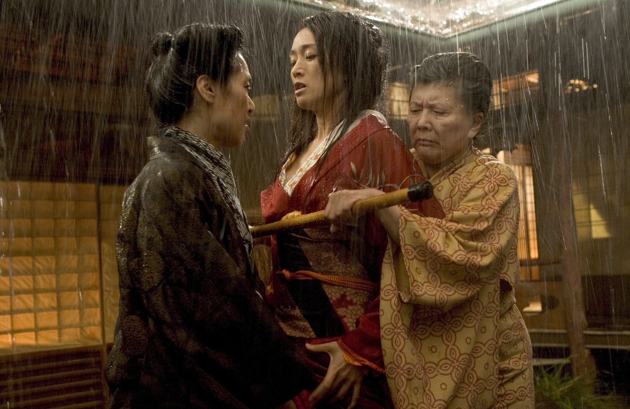 Still of Li Gong, Tsai Chin and Kaori Momoi in Memoirs of a Geisha (2005)