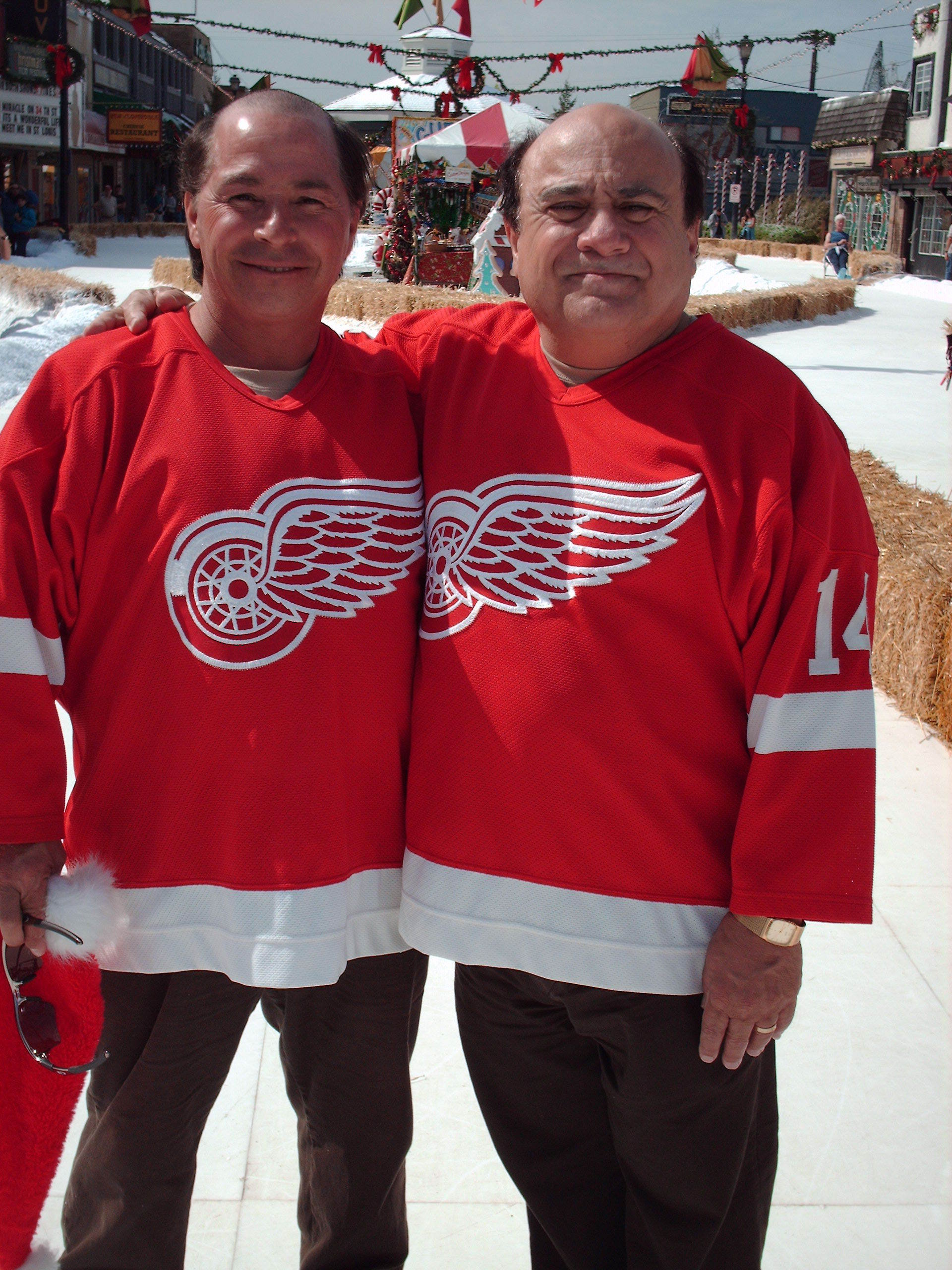 Danny DeVito and Michael Munoz as Danny's stunt double for Deck the Halls