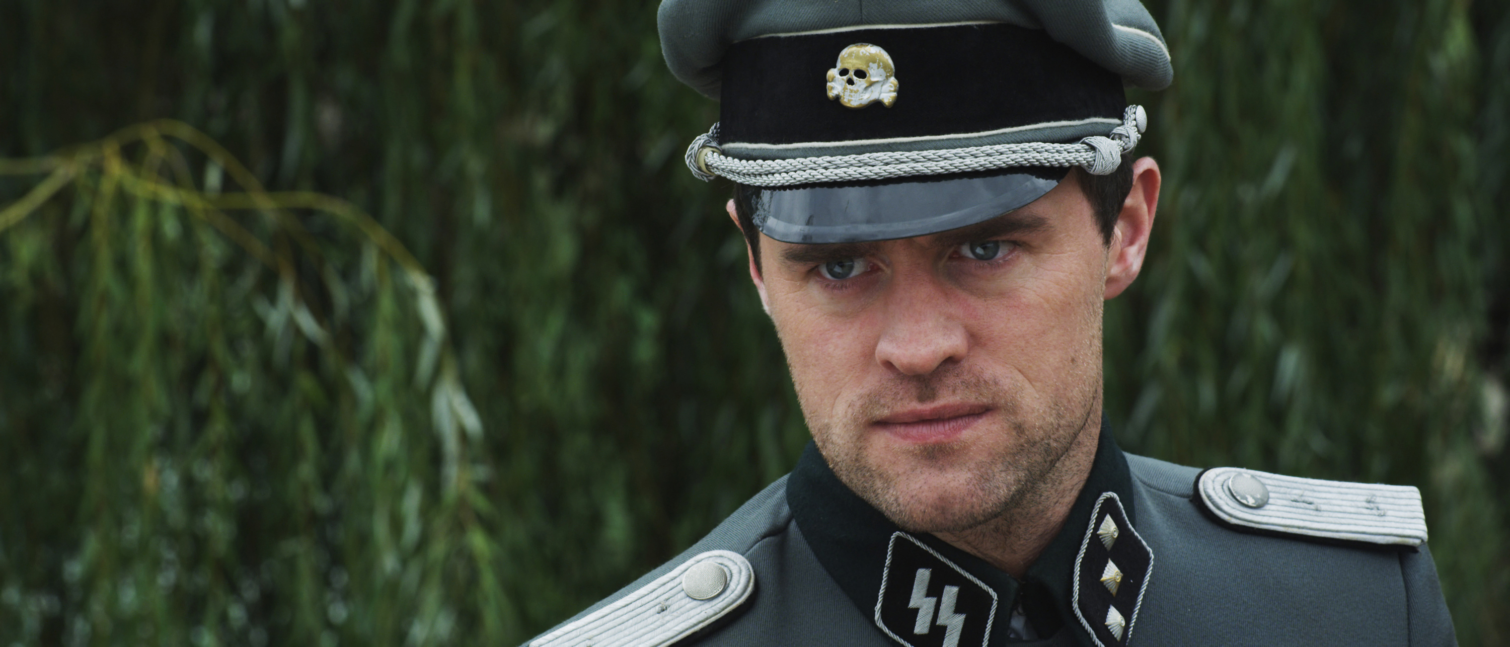 Still of Jonas Armstrong in Walking with the Enemy (2013)