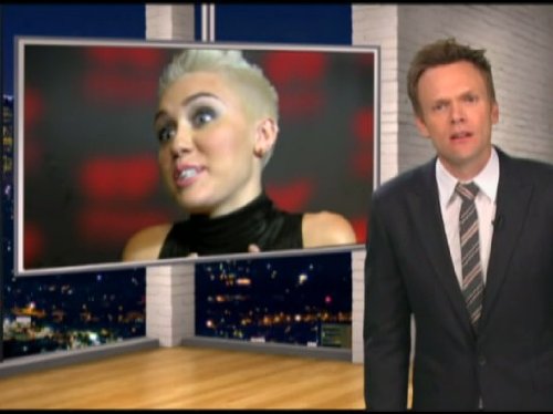 Still of Joel McHale, Miley Cyrus and Lou the Chihuahua in The Soup (2004)