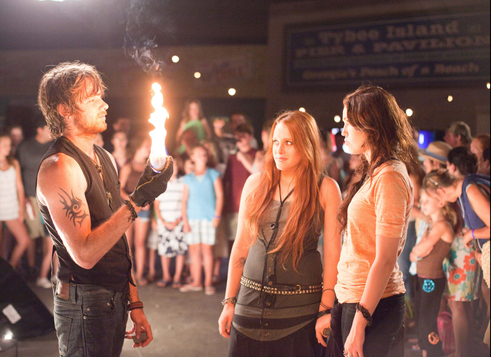 Still of Miley Cyrus, Nick Lashaway and Carly Chaikin in The Last Song (2010)