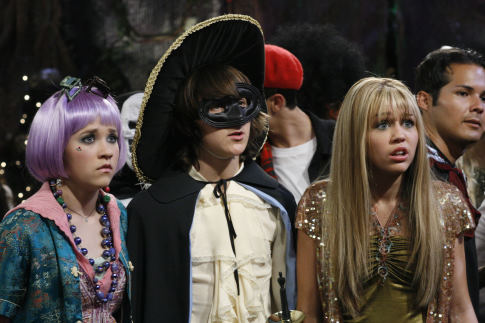 Still of Emily Osment, Mitchel Musso and Miley Cyrus in Hannah Montana (2006)