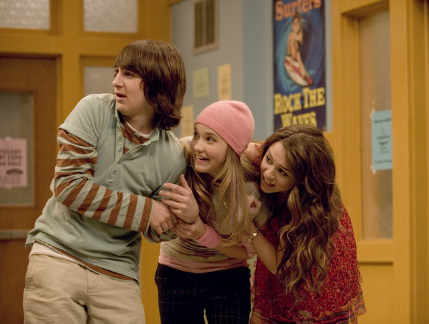 Still of Emily Osment, Mitchel Musso and Miley Cyrus in Hannah Montana (2006)