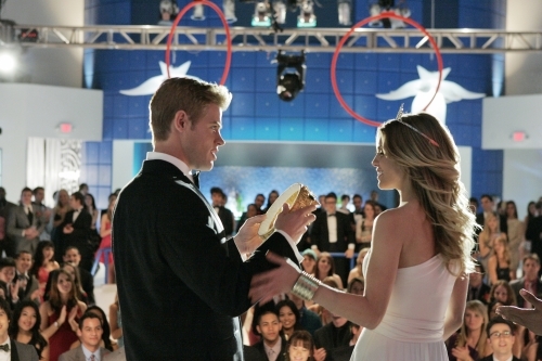 Still of AnnaLynne McCord and Trevor Donovan in 90210 (2008)