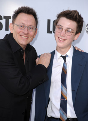 Michael Emerson and Sterling Beaumon at event of Dinge (2004)