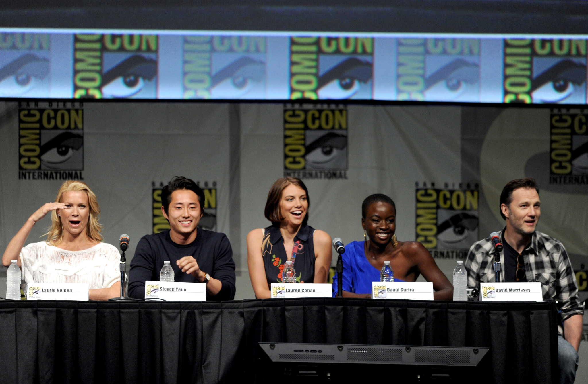 Laurie Holden, Lauren Cohan, Danai Gurira and Steven Yeun at event of Vaiksciojantys negyveliai (2010)