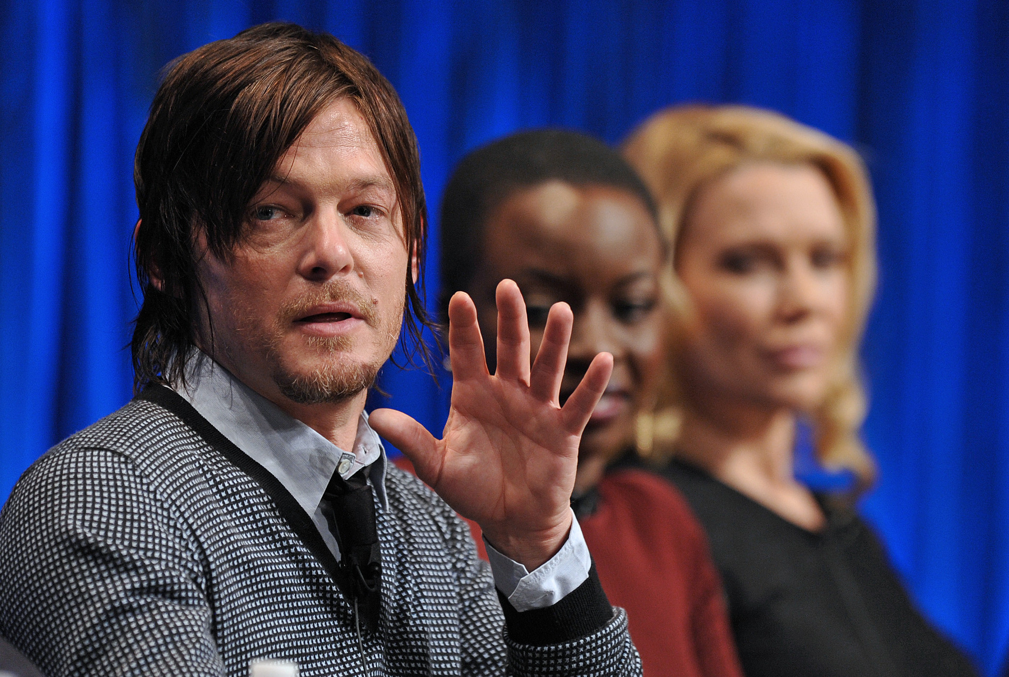 Norman Reedus, Laurie Holden and Danai Gurira at event of Vaiksciojantys negyveliai (2010)