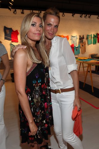 GINA GLICKMAN AND MOLLY SIMS EAST HAMPTON 2009