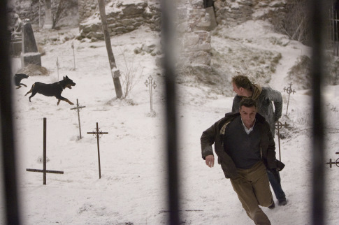 Still of Liev Schreiber and David Thewlis in Lemties zenklas 666 (2006)