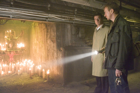 Still of Liev Schreiber and David Thewlis in Lemties zenklas 666 (2006)