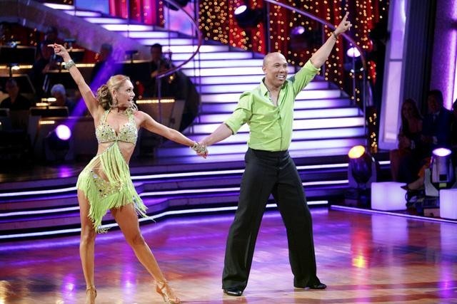 Still of Kym Johnson and Hines Ward in Dancing with the Stars (2005)