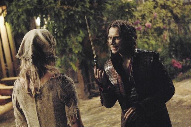Still of Robert Carlyle and Jessy Schram in Once Upon a Time (2011)