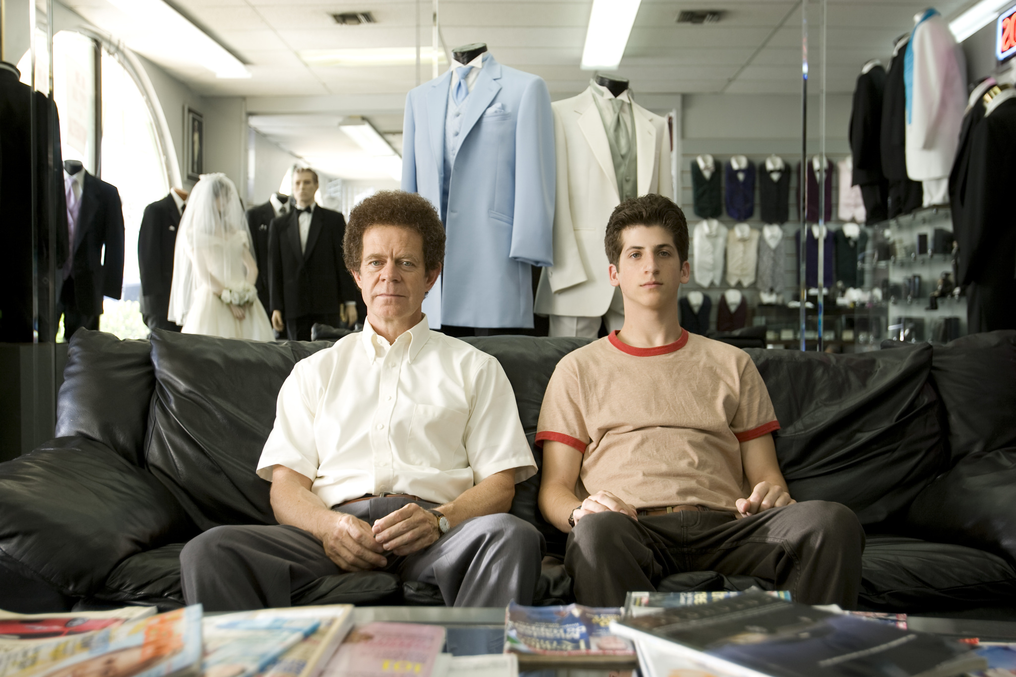 Still of William H. Macy and Steven Kaplan in Bart Got a Room (2008)