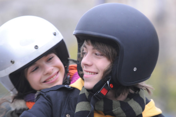 Still of Bertille Chabert and Keyne Cuypers in Une semaine sur deux (et la moitié des vacances scolaires) (2009)