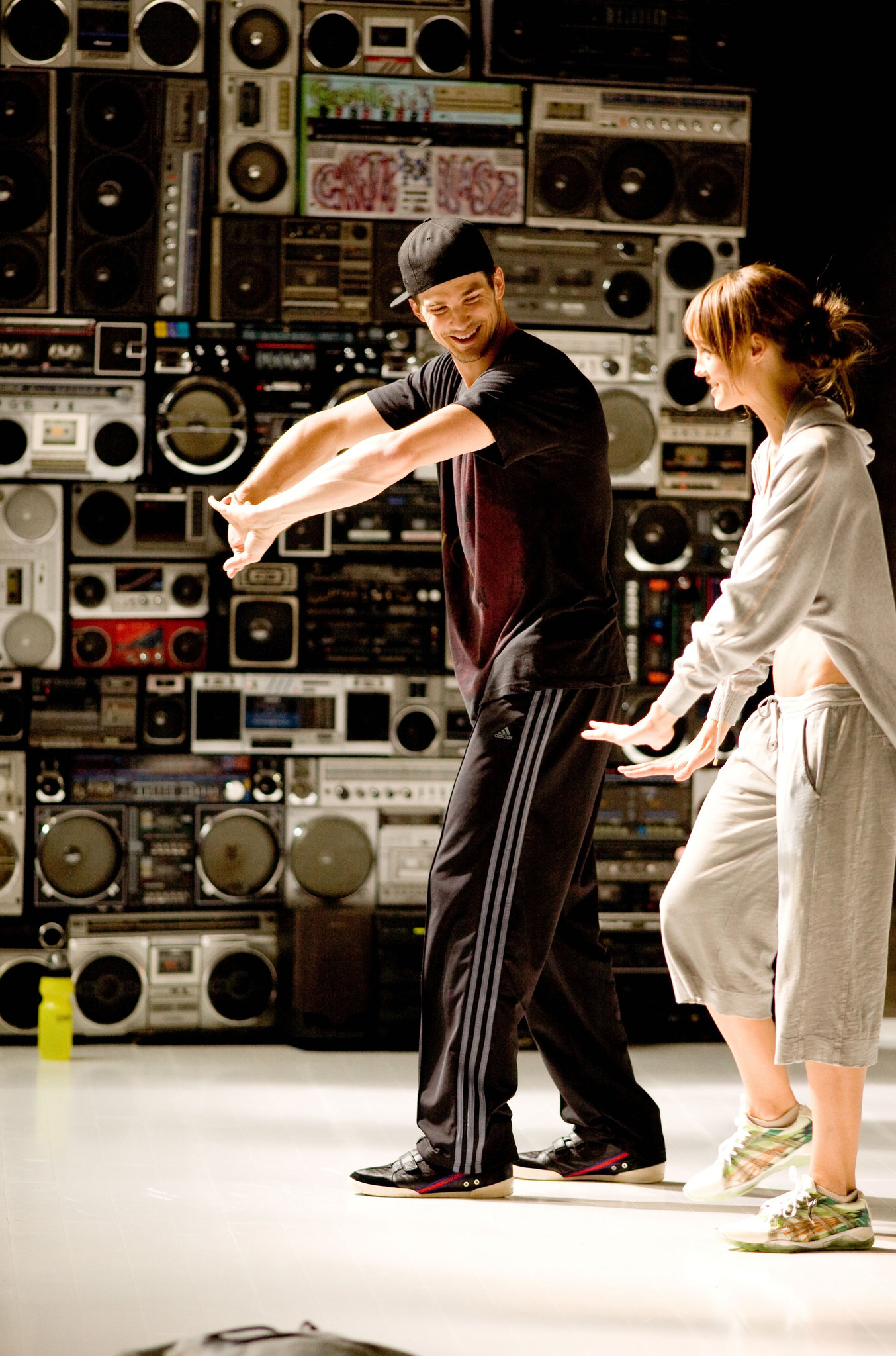 Still of Sharni Vinson and Rick Malambri in Sokis hip-hopo ritmu 3D (2010)