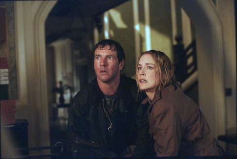 Still of Sharon Stone and Dennis Quaid in Cold Creek Manor (2003)