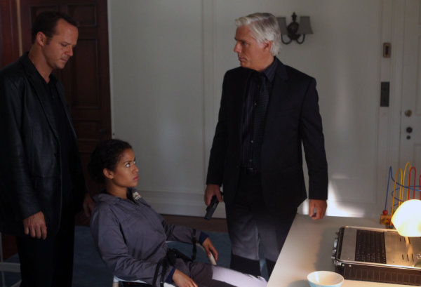 Still of Philippe Brenninkmeyer, Norman Lehnert and Gugu Mbatha-Raw in Undercovers (2010)