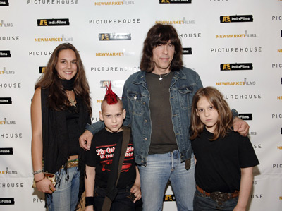 Marky Ramone, Tucker Collins and Madi Diaz-Svalgard at event of Rock School (2005)