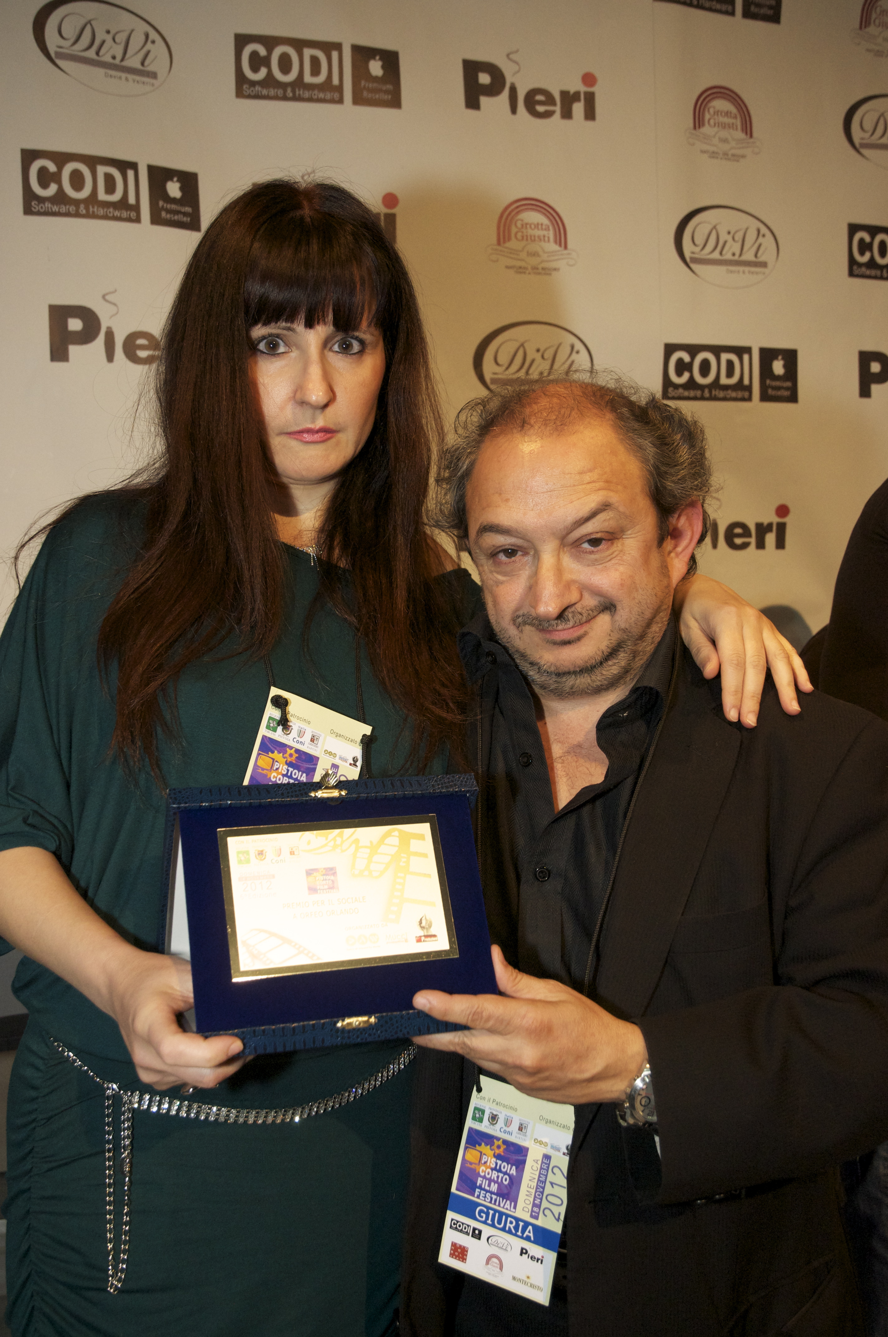 Barbara Boldri, attrice e Orfeo Orlando, regista ,ricevono al Pistoia Corto Film Festival 2012, il premio per il valore sociale del corto 