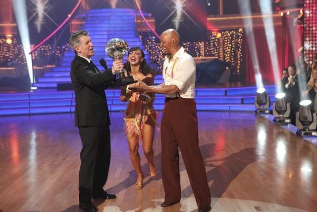 Still of Tom Bergeron, Karina Smirnoff and J.R. Martinez in Dancing with the Stars (2005)