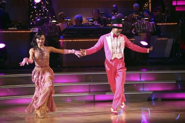 Still of Karina Smirnoff and J.R. Martinez in Dancing with the Stars (2005)