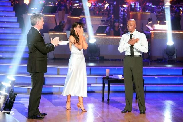 Still of Tom Bergeron, Karina Smirnoff and J.R. Martinez in Dancing with the Stars (2005)