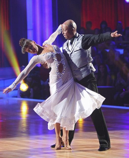 Still of Karina Smirnoff and J.R. Martinez in Dancing with the Stars (2005)