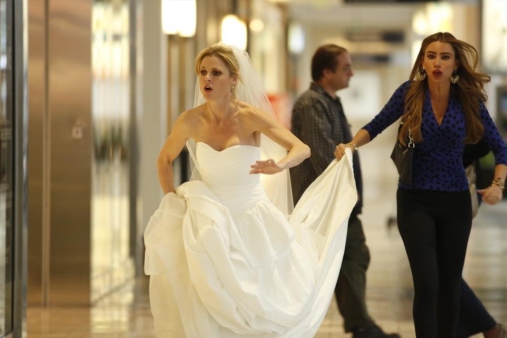 Still of Sofía Vergara and Julie Bowen in Moderni seima (2009)