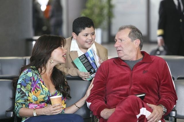 Still of Sofía Vergara, Ed O'Neill and Rico Rodriguez in Moderni seima (2009)