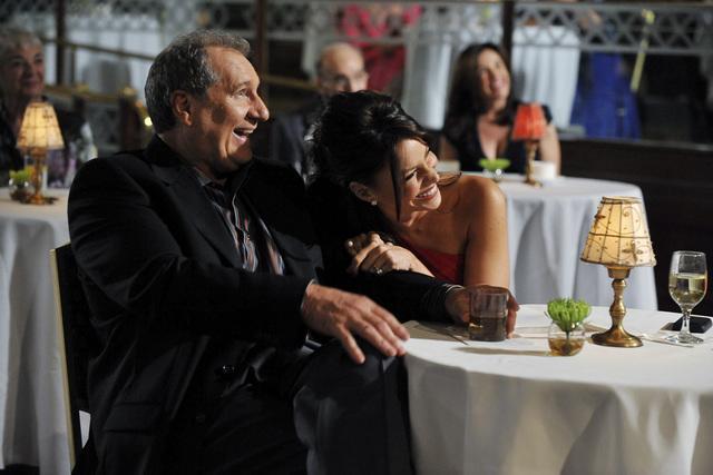 Still of Sofía Vergara and Ed O'Neill in Moderni seima (2009)