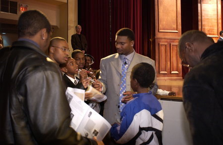 Steve McNair signs autographs after the show