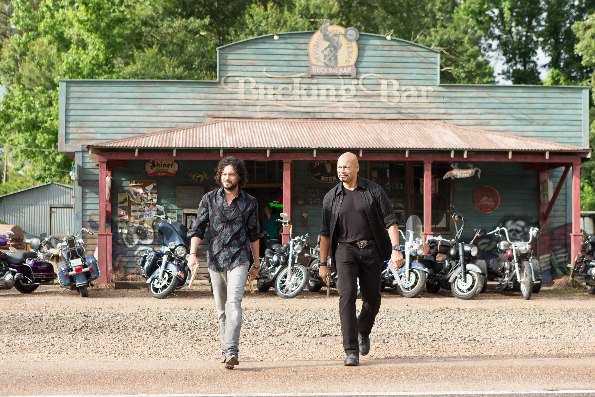 Still of Benny Nieves and Michael Ray Escamilla in Karstos gaudynes (2015)