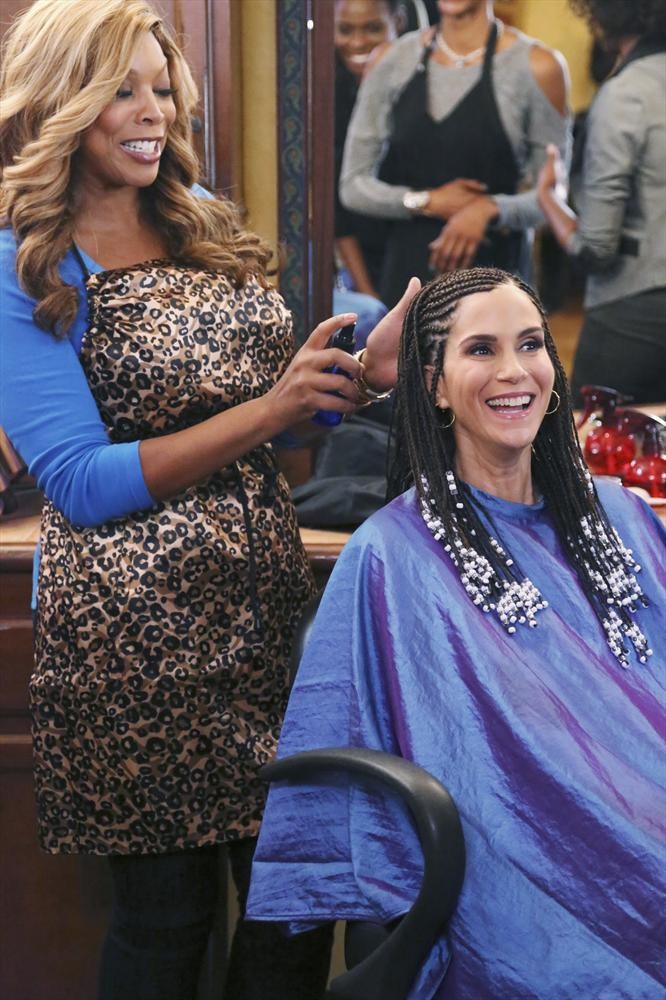 Still of Jami Gertz and Wendy Williams in The Neighbors (2012)