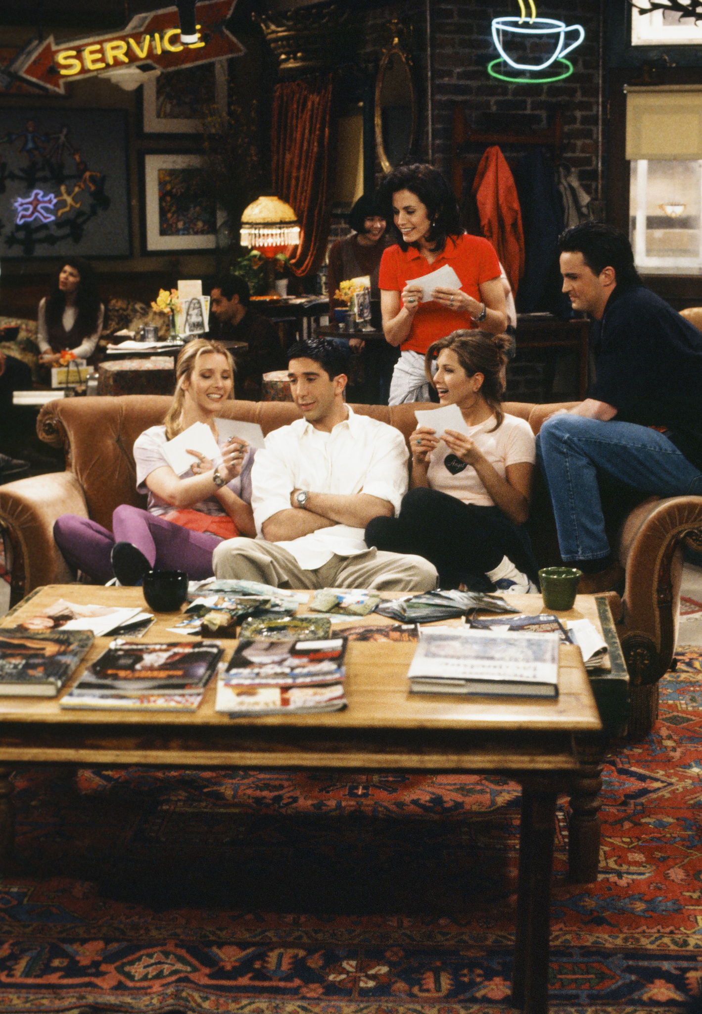 Still of Jennifer Aniston, Courteney Cox, Lisa Kudrow, Matthew Perry and David Schwimmer in Draugai (1994)