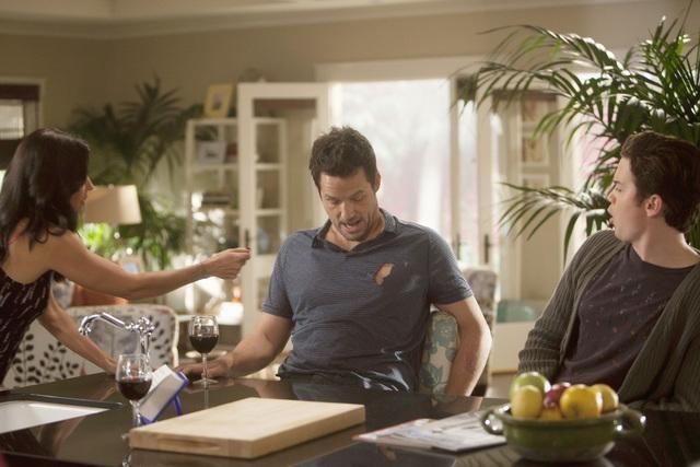 Still of Courteney Cox, Josh Hopkins and Dan Byrd in Cougar Town (2009)