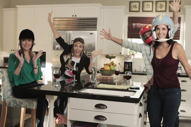 Still of Courteney Cox, Busy Philipps, Christa Miller and Brian Van Holt in Cougar Town (2009)