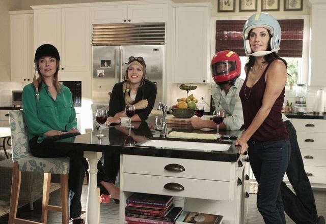 Still of Courteney Cox, Busy Philipps, Christa Miller and Brian Van Holt in Cougar Town (2009)