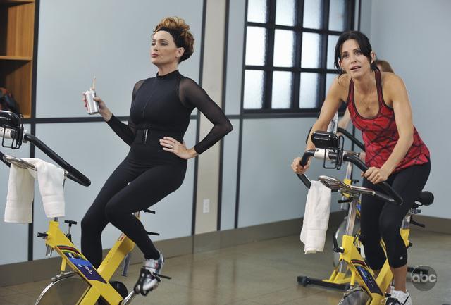 Still of Courteney Cox and Carolyn Hennesy in Cougar Town (2009)