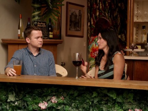 Still of Courteney Cox and Dan Byrd in Cougar Town (2009)