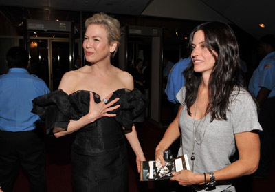 Renée Zellweger and Courteney Cox at event of Appaloosa (2008)