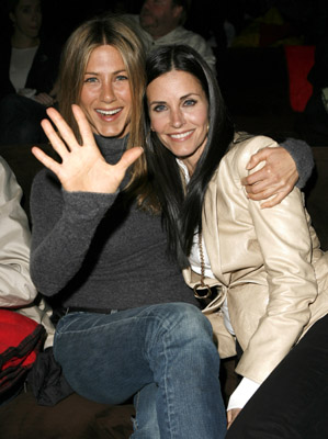 Jennifer Aniston and Courteney Cox at event of The Tripper (2006)