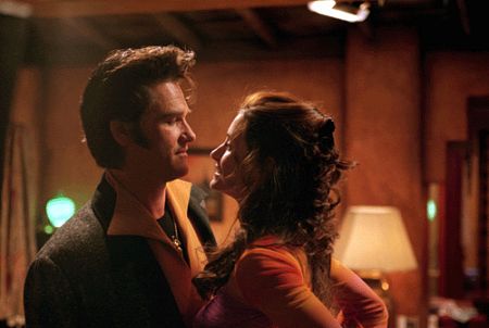 Still of Kurt Russell and Courteney Cox in 3000 Miles to Graceland (2001)