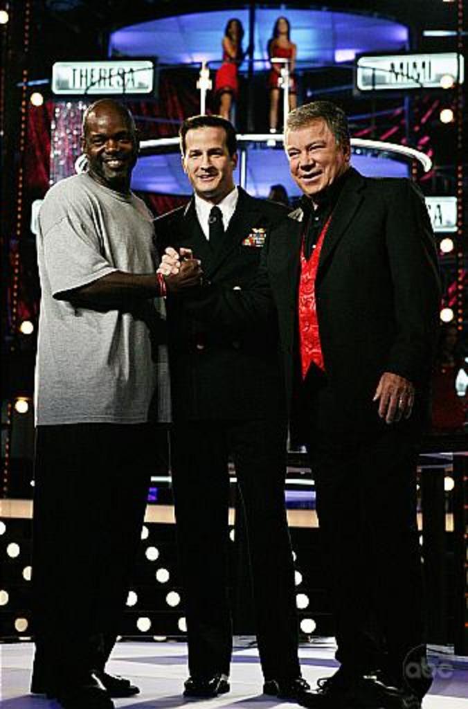 Emmett Smith, Alan Pietruszewski and William Shatner on set of SHOW ME THE MONEY game show Nov 2006.