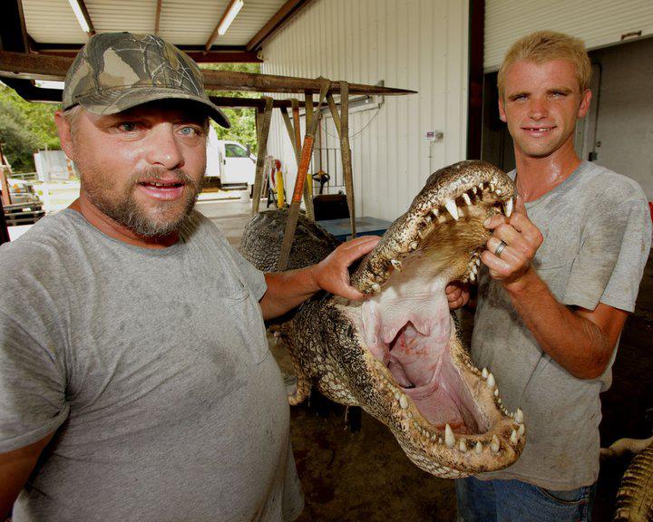 SWAMP PEOPLE JUNIOR AND WILLIE