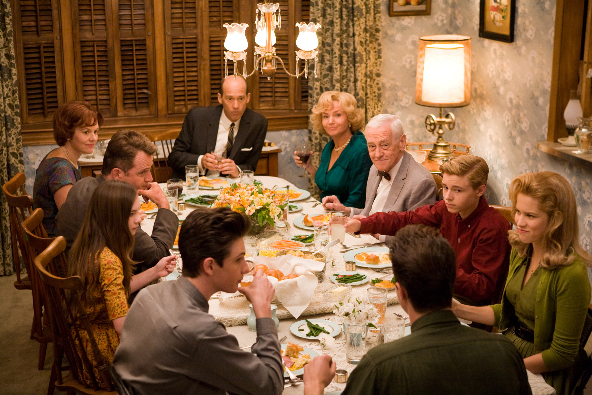 Still of Rebecca De Mornay, Anthony Edwards, Penelope Ann Miller, John Mahoney, Madeline Carroll, Michael Bolten, Callan McAuliffe and Cody Horn in Flipped (2010)