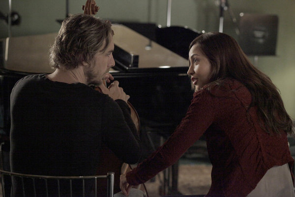 Still of Dax Shepard and Courtney Ford in Parenthood (2010)