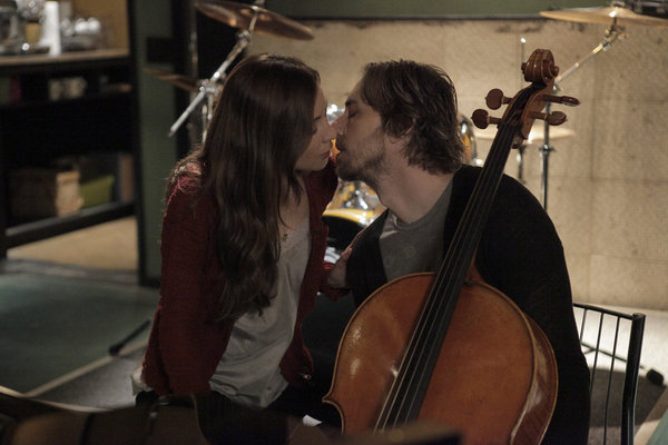 Still of Dax Shepard and Courtney Ford in Parenthood (2010)