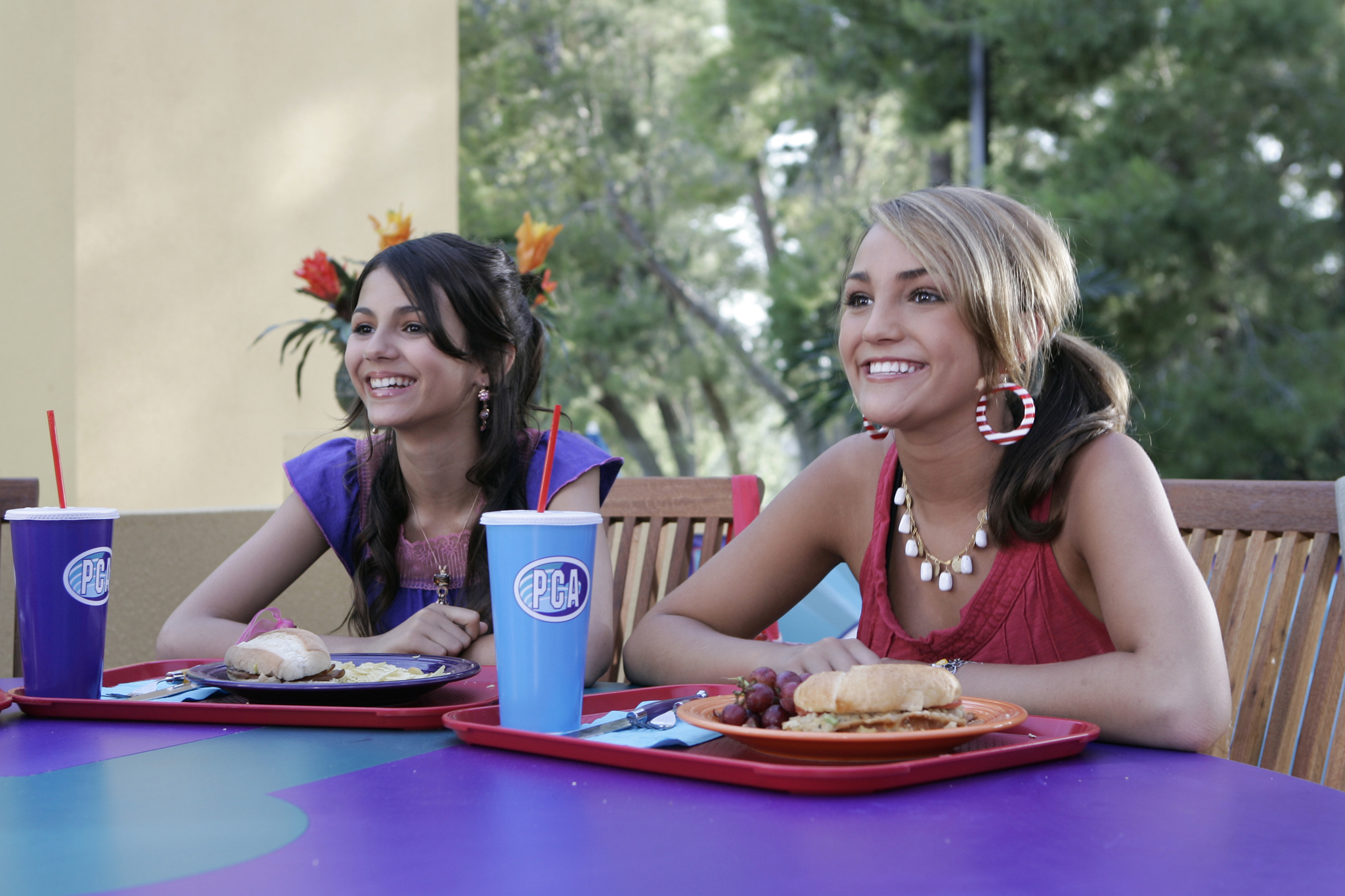 Still of Jamie Lynn Spears and Victoria Justice in Zoey 101 (2005)